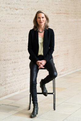 ELISABETH MANDL